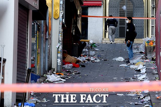 대형 참사 현장에 투입된 소방관들이 심각한 정신적 후유증을 겪거나 순직하는 사례가 잇따르고 있음에도 공무상 재해 승인 문턱이 높다는 지적이 제기된다./더팩트 DB