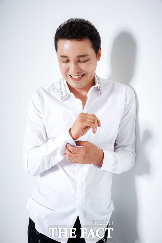 혼혈가수 박일준은 77년 번안곡 '오진아'(원곡 'Unchanged Melody')로 데뷔해 '잘가요', '꽃네야' '왜 왜 왜' 등을 부르며 꾸준히 사랑받은 베테랑 가수다. /더팩트 DB