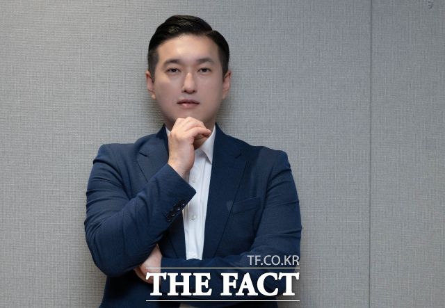 김도형 삼성자산운용 ETF컨설팅본부장이 지난달 25일 오전 서울 서초구 삼성자산운용에서 <더팩트>와 인터뷰에 앞서 포즈를 취하고 있다. /박헌우 기자