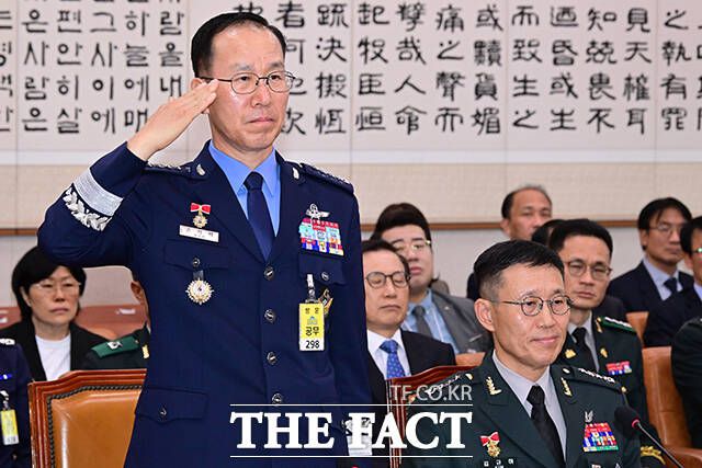 경례하는 손석락 공군참모총장.