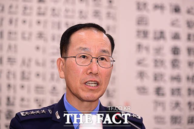 미군 압수수색 관련해 질의 답변하는 손석락 공군참모총장.