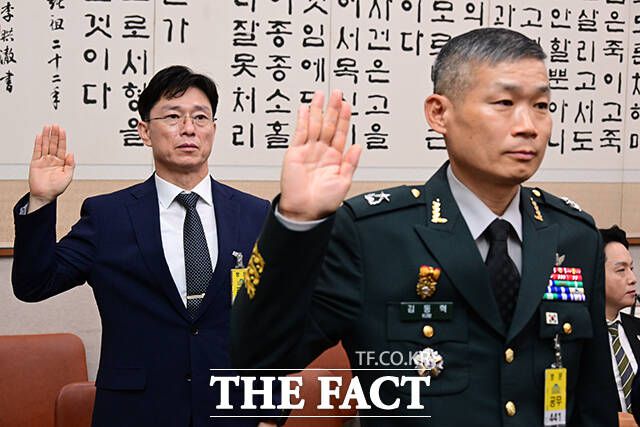 이날 국정감사에 증인 출석한 임성근 전 해병대 1사단장, 김동혁 전 국방부 검찰단장.
