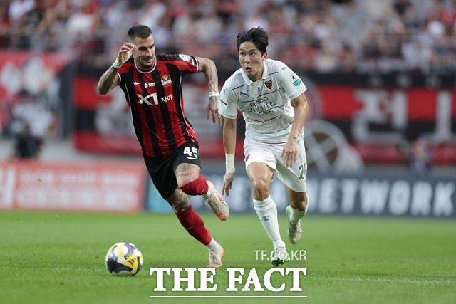 시즌 세 번째 '김기동 더비'를 펼치는 서울과 포항의 올 시즌 경기 장면./K리그