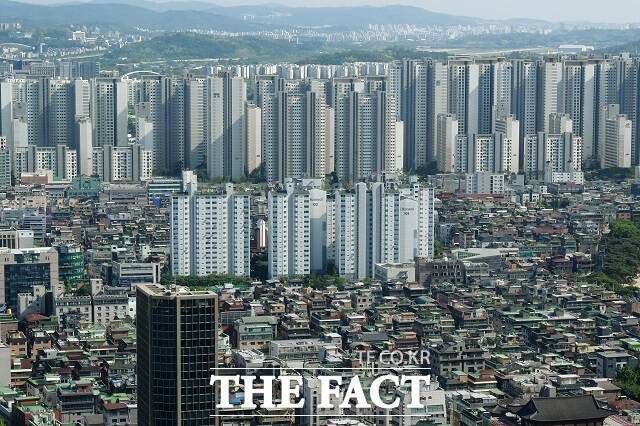 이재명 정부가 15일 3차 부동산 대책을 발표한 가운데 국민의힘이 이를 두고 '절망 대책'이라며 대다수 국민들의 내 집 마련 꿈이 박탈당했다고 비판했다. /더팩트 DB