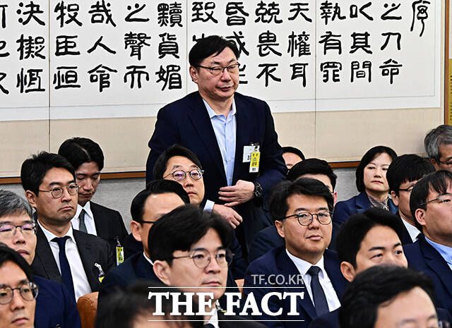 이화영 전 경기도 평화부지사가 23일 오전 서울 여의도 국회 법제사법위원회에서 열린 울고등검찰청, 수원고등검찰청, 서울중앙지방검찰청 등에 대한 국정감사에 출석하고 있다. /국회=배정한 기자