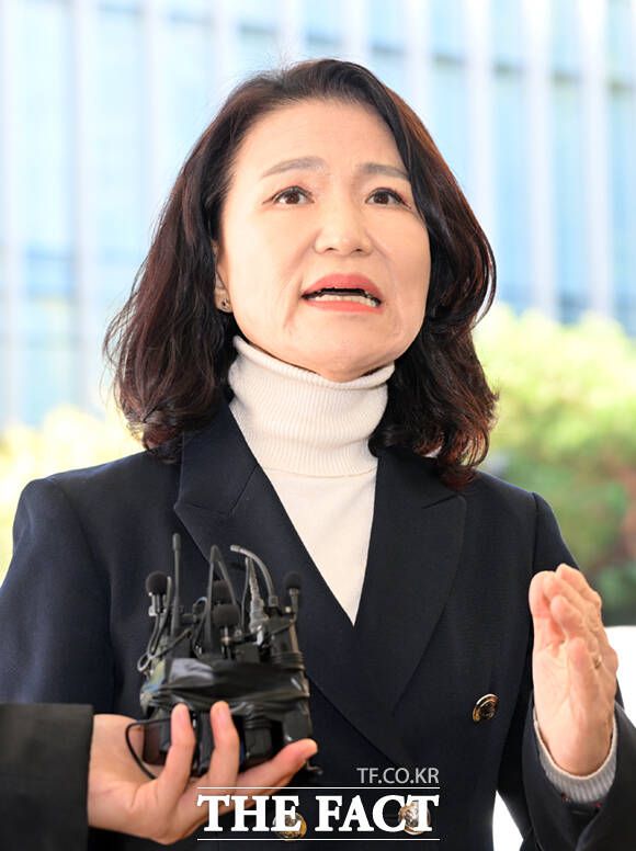 공직선거법 위반 등 혐의를 받는 이진숙 전 방송통신위원장이 27일 서울 영등포경찰서에서 열린 3차 소환에 출석해 발언하고 있다. /이새롬 기자