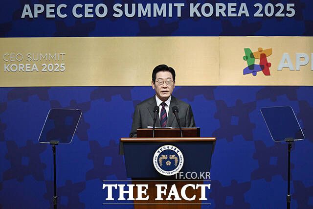 이재명 대통령이 29일 오전 경북 경주시 경주예술의전당에서 열린 'APEC CEO(최고경영자) 서밋'에 참석해 특별연설을 하고 있다. /APEC 2025 KOREA 제공