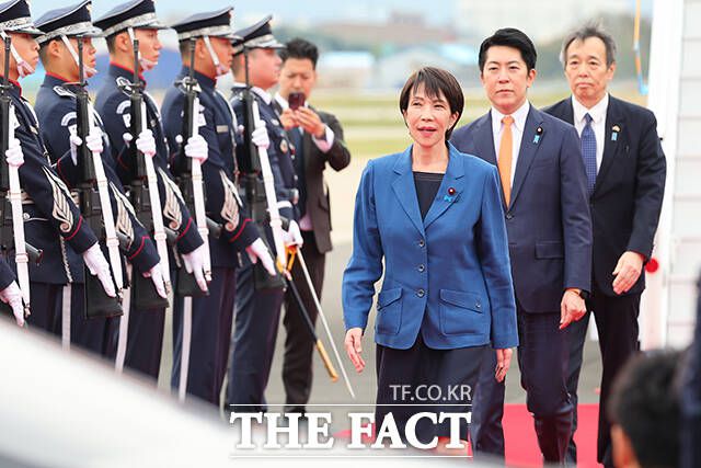 다카이치 총리는 이날 오후 이재명 대통령과 한일 정삼회담에서 대면할 예정이다. /APEC 2025 KOREA & 연합뉴스