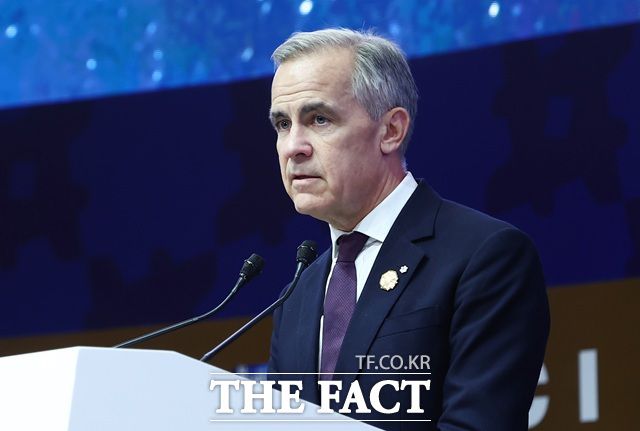 마크 카니 캐나다 총리가 31일 경북 경주예술의전당에서 열린 아시아태평양경제협력체(APEC) 정상회의 최고 경영자(CEO) 서밋에서 정상 특별연설을 하고 있다. /뉴시스