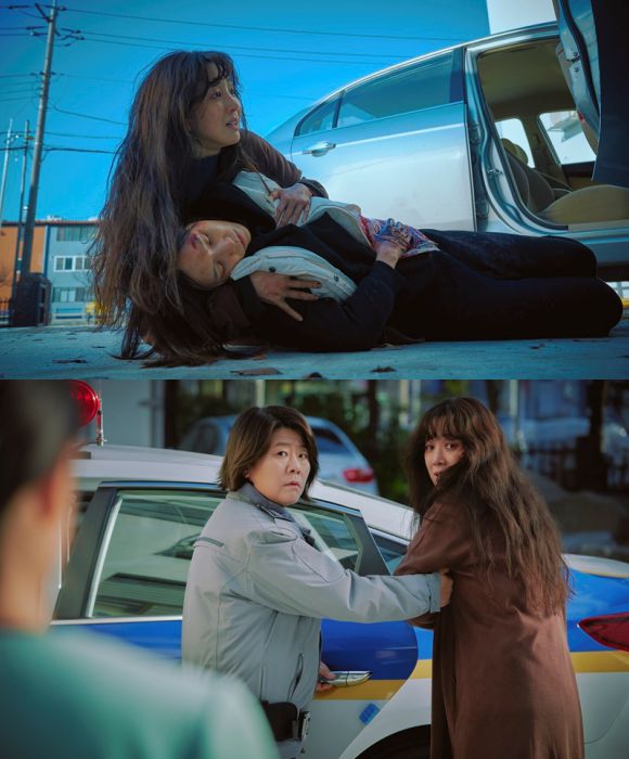 정려원은 피투성이가 된 언니를 싣고 병원에 나타나며 사건의 시작을 알리는 도경 역을 맡아 극을 이끈다. /㈜바이포엠스튜디오