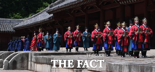 국가유산청(청장 허민)은 3일 서울특별시(시장 오세훈)가 종묘 인근 세운 4구역 재정비촉진계획을 유네스코 권고 절차를 이행하지 않고 변경 고시한 데 깊은 유감의 뜻을 밝혔다. 지난해 서울 종묘 영녕전에서 문화재청 궁능유적본부가 주관한 '2024 종묘 묘현례-묘현, 왕후의 기록'. /이새롬 기자