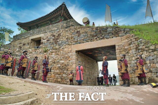 공주시 공산성 수문병 교대식 장면. /공주시