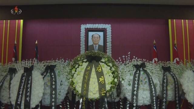 북한은 6일 김영남 전 북한 최고인민회의 상임위원장의 장의식이 전날 평양에서 국장으로 엄숙히 거행됐다고 보도했다. 김정은 북한 국무위원장도 영결식에 참석해 애도를 표했다. /뉴시스.조선중앙TV 갈무리