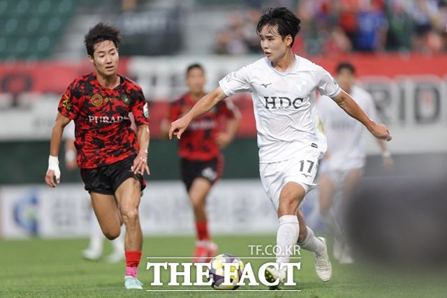 PO진출의 실낱 같은 희망을 이어가고 있는 부산과 김포./K리그