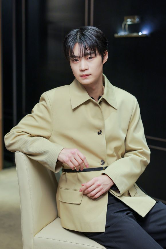 현우석은 "목표를 세우기보다 눈앞에 있는 것들을 하나씩 해치워가는 게 중요하다고 생각한다. 한 계단씩 오르면 무언가가 이루어져 있을 거라고 생각한다"고 가치관을 밝혔다. /㈜트리플픽쳐스