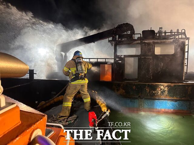 유병욱 경장이 구조 현장에서 활동 중인 모습. /여수해양경찰서