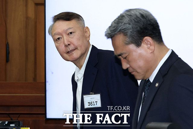 윤석열 전 대통령이 지난 9월26일 서울 서초동 서울중앙지법에서 열린 특수공무집행방해 혐의 재판에 출석했다. /사진공동취재단