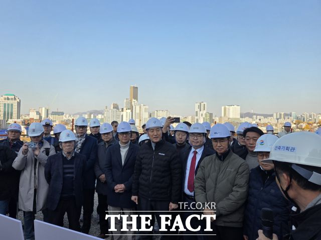 오세훈 시장은 19일 노량진6구역 공사 추진 상황을 점검했다. /정소양 기자