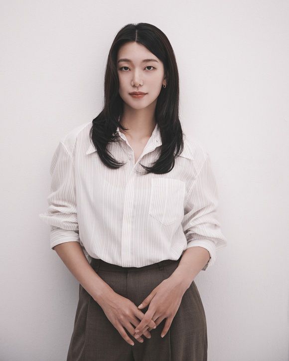 배우 이호정이 인터뷰를 통해 "일 욕심이 많은 편이다. 일을 좀 더 열심히 하려고 하고 배우로서 작품을 많이 찍고 싶다"고 일을 향한 욕심을 내비쳤다. /매니지먼트 레도