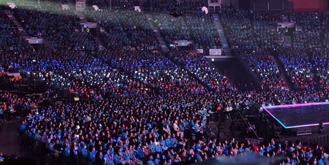 케이스포돔은 무대를 향한 객석이 가장 편안하고 아늑한 곳으로 유명하다. 빈좌석으로 빼놓는 무대 좌우 일부를 빼면 사각지대가 전혀 없다. 어느 좌석에 앉아도 편안하게 관람할 수 있다. /영웅시대 팬블로그