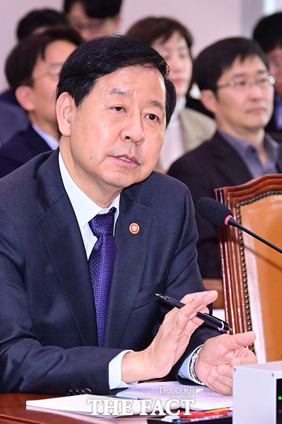 구윤철 경제부총리 겸 기획재정부 장관이 26일 정부세종청사에서 외환시장 상황을 주제로 기자간담회를 연다. /남윤호 기자