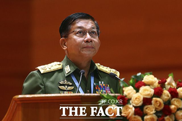 2021년 2월 민 아웅 흘라잉 미얀마군 최고사령관은 선거 결과에 불복하고 아웅 산 수치 미얀마 국가 고문이 이끌던 민주 정부에 쿠데타를 일으켜 권력을 잡았다. /네피도=AP.뉴시스