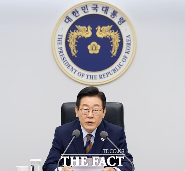 이재명 대통령은 2일 쿠팡 개인정보 유출 사고와 관련해 "처음 사건이 발생하고 5개월 동안 회사가 유출 자체를 파악하지 못했다는게 참으로 놀랍다"고 지적했다. 이 대통령이 11월 27일 용산 대통령실에서 주재한 제16차 수석보좌관회의에서 발언하고 있다. /대통령실