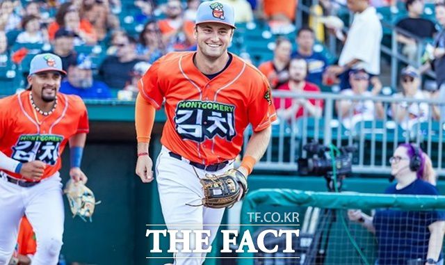 미국 마이너리그는 수익 창출을 위해 다양한 이벤트를 펼친다. 2024년 더블A 팀 몽고메리 비스킷츠가 한국의 김치 유니폼을 입고 출전하고 있다.