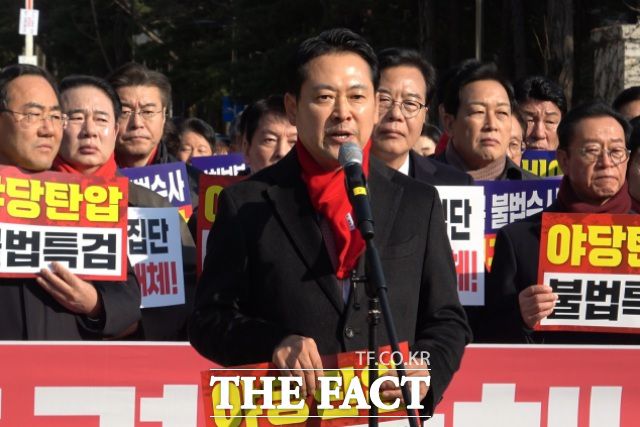 장 대표는 비상계엄 1년인 3일 "12.3 비상계엄은 의회 폭거에 맞서기 위한 계엄이었다. 계엄에 이은 탄핵은 한국 정치의 연속된 비극을 낳았고, 국민과 당원들께 실망과 혼란을 드렸다"고 주장했다. /김민지 기자