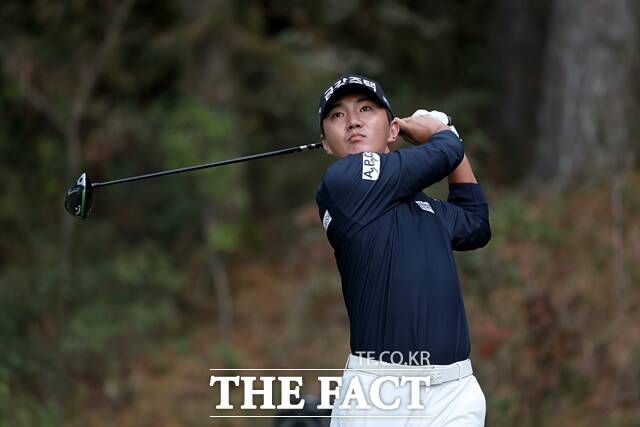 올해 KPGA투어에서 3승을 올리며 상금, 대상 포인트 등 5관왕에 오른 옥태훈. 제네시스 특전으로 PGA투어 Q스쿨 최종전에 직행, 마지막 관문 만을 남겨 놓고 있다./KPGA