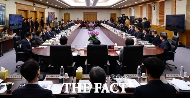 조희대 대법원장이 5일 서울 서초구 대법원에서 열린 전국법원장회의에서 인사말을 하고 있다./뉴시스