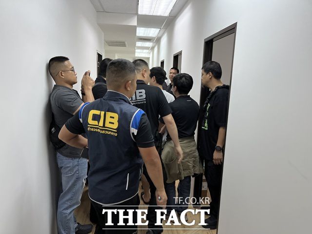 경찰청은 지난 4일 캄보디아와 태국에서 진행된 첫 글로벌 공조 작전 일명 '브레이킹 체인스'를 통해 2개 범죄단체의 총책과 조직원 28명을 검거했다고 5일 밝혔다. /경찰청 제공