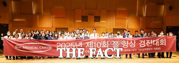 유성선병원이 4일 유성선병원 김인홀에서 환자안전과 의료 질 향상을 위한 'QI(Quality Improvement·질 향상) 경진대회'를 개최했다. 활동 발표 부문에서 '조제불출오류로 인한 medication error 발생률 줄이기'를 주제로 발표한 약제부가 최우수상을 수상했다. /유성선병원