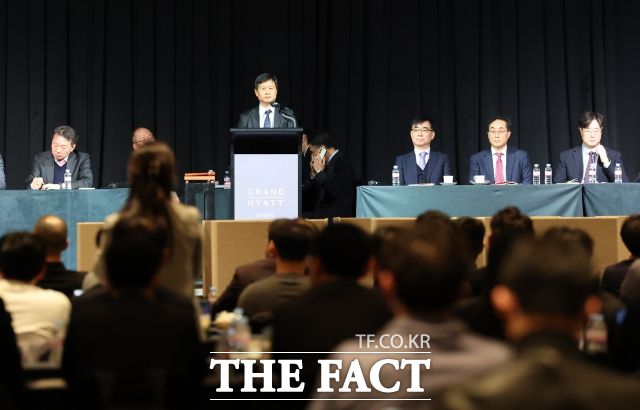 고려아연 임시주주총회가 지난 1월23일 오후 서울 용산구 그랜드하얏트 서울에서 열린 가운데, 박기덕 고려아연 대표이사가 개회를 선언하고 있다. /서예원 기자