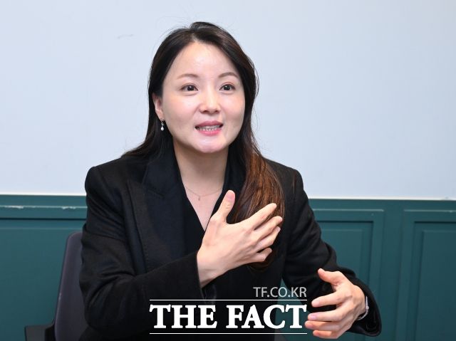 정서윤 유니피벗 대표는 지난달 14일 오후 경기 성남의 한 모처에서 "탈북민을 체제 경쟁의 증표가 아니라, 남북을 잇는 지식·경험의 주체로 인정하는 프레임 전환이 가장 시급하고 근본적인 변화라고 생각한다"고 말했다. /이새롬 기자.