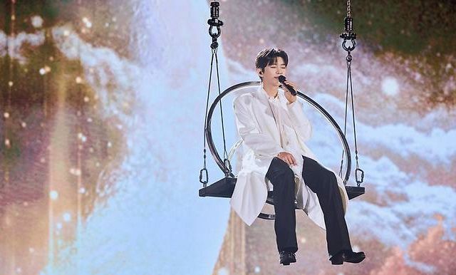 수년째 이어지고 있는 전국투어 '아임 히어로'는 매 회차 전석, 전회 매진을 기록하며 공연 산업 구조를 사실상 재편했다. 사진은 임영웅 '아임히어로 2025' 콘서트 한 장면. /물고기 뮤직