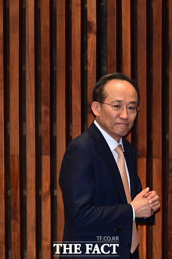 내란 특검이 불구속 기소한 추경호 국민의힘 의원이 8일 오전 서울 여의도 국회에서 열린 의원총회 및 이재명 정권 독재악법 국민고발회에 참석하고 있다. /국회=남윤호 기자