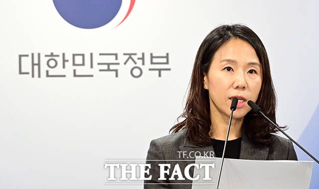 이정은 개인정보보호위원회 조사2과장이 10일 오후 서울 종로구 정부서울청사에서 쿠팡의 최근 개인정보 유출 관련 대응 상황 및 개인정보 처리 실태를 점검 결과를 브리핑하고 있다. /임영무 기자