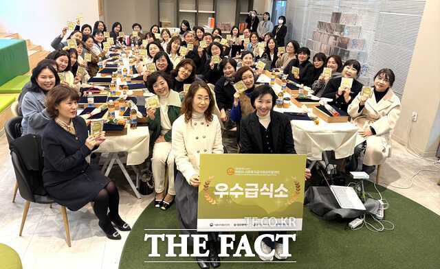 9일 대전서구 어린이 급식소 대상 '우수급식소 시상식'을 진행하고 있다. /배재대