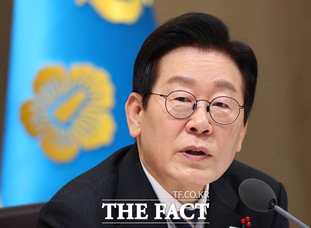 이재명 대통령이 수도권 1극 체제를 국가적 위험 요인으로 지목하며 '지역균형발전'을 연일 최상위 아젠다로 끌어올리고 있다. 사진은 이재명 대통령이 지난 9일 서울 용산 대통령실 청사에서 열린 국무회의에서 발언하고 있다. /대통령실통신사진기자단·뉴시스