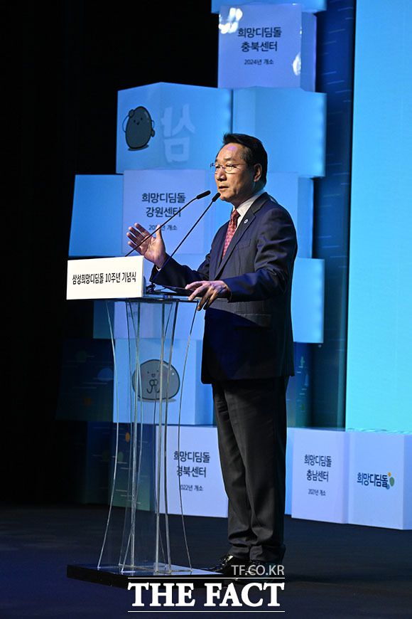 기념사 하는 유정복 인천시장.