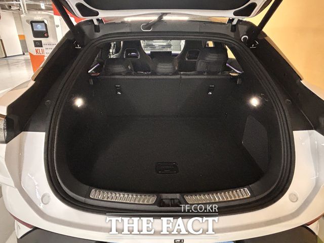 BYD 씨라이언7 트렁크 공간. 기본 500ℓ 적재 공간을 확보했으며, 2열 시트를 접으면 최대 1769ℓ까지 확장된다. /황지향 기자