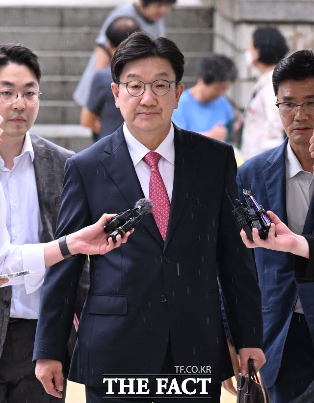 통일교 측으로부터 불법 정치자금을 받은 혐의를 받는 권성동 국민의힘 의원이 지난 9월 서울 서초구 서울중앙지방법원에서 열린 구속영장실질심사에 출석하고 있다./이새롬 기자