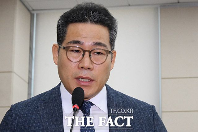 앞서 백 경정은 17일 오전 '검찰 합수단 영장 불청구에 대한 백해룡팀 입장'이란 제목의 입장문을 내고 영장 신청서, 합수단의 기각 사유가 담긴 문건 등을 공개했다. /남윤호 기자