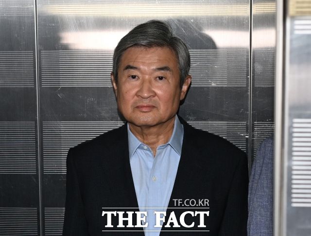 특검팀은 조 전 원장이 윤 전 대통령의 대국민 담화 이전 비상계엄 선포 계획을 알았음에도 국회에 보고하지 않아 직무를 유기했다고 보고 있다. /이새롬 기자