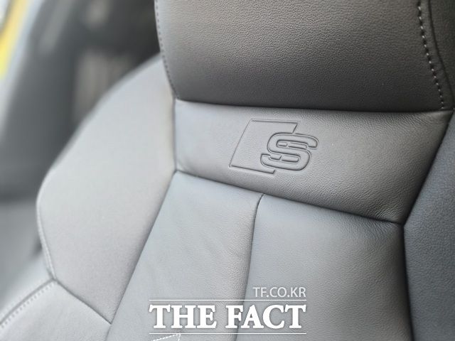 '오승혁의 팩트 DRIVE'는 아우디 A3 TFSI 40 콰트로 프리미엄과 함께 달리며 해당 차량의 구매를 고민하는 이들의 질문을 같이 풀어봤다. 다만 통풍, 마사지 기능이 없는 시트는 아쉬움을 남겼다. /서울 마포구=오승혁 기자