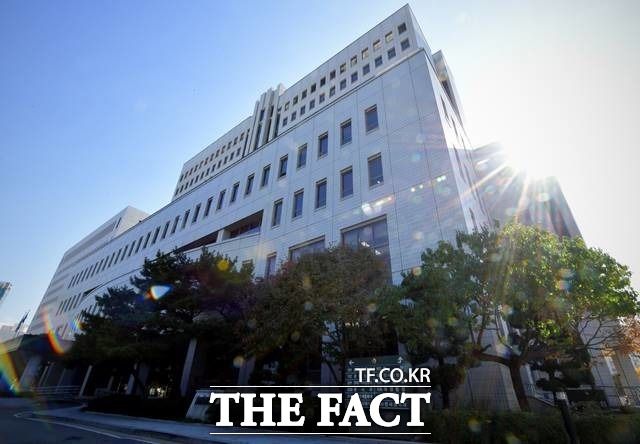 서울남부지법 형사합의12부(김정곤 부장판사)는 지난 19일 폭력행위 등 처벌에 관한 법률 위반(공동폭행) 등 혐의를 받는 박범계·박주민 의원에게 벌금 300만원의 선고를 유예했다. / 더팩트DB