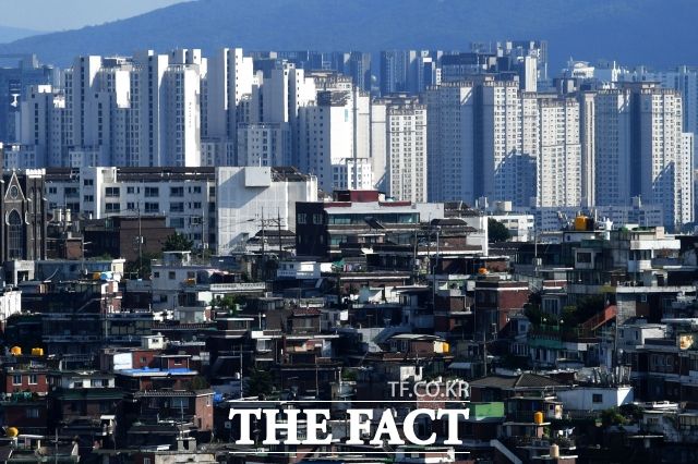 업계에선 앞으로 기업의 신뢰도, 이미지는 물론 이주비 지원과 금융 혜택 등을 지원할 수 있는 건설사가 수주에 경쟁력을 가져갈 것으로 내다본다. /더팩트 DB