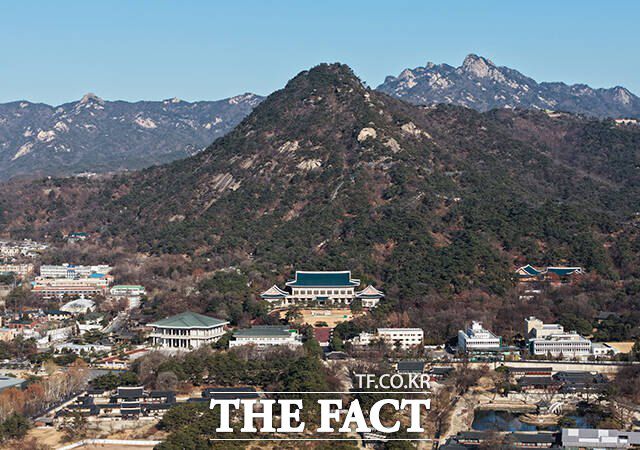 대통령 집무실 이전을 앞둔 21일 오전 서울 종로구 청와대의 모습이 보이고 있다. /박헌우 기자