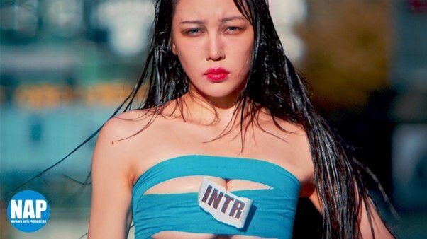 구독자 약 147만 명을 보유한 'Chuther츄더'는 탁월한 모창 능력과 자작곡 실력을 겸비한 만능 음악인으로 사랑받고 있다. /유튜브 채널 'Chuther츄더[문에스더]' 영상 캡처